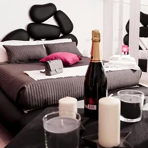 Two Chic Guest house